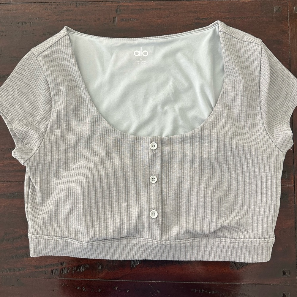 ALO Yoga Cream Ribbed Cap Sleeve Crop Blouse